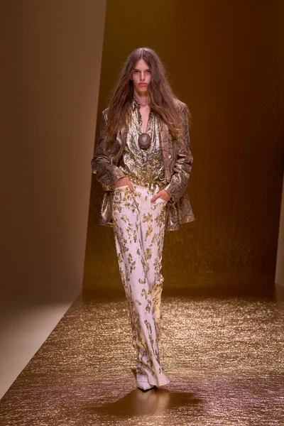 Look 18